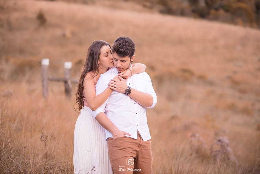 Casamento - Pré-Casamento - Pré-wedding - Trash the dress - Book de casal - Sessão de noivos - Estúdio Beto Monteiro - Curitiba - rio - montanha - floresta - violão - cantora - ceu azul - recanto dos papagaios - palmeira - Clarissa Bastos e Lucas Moreno