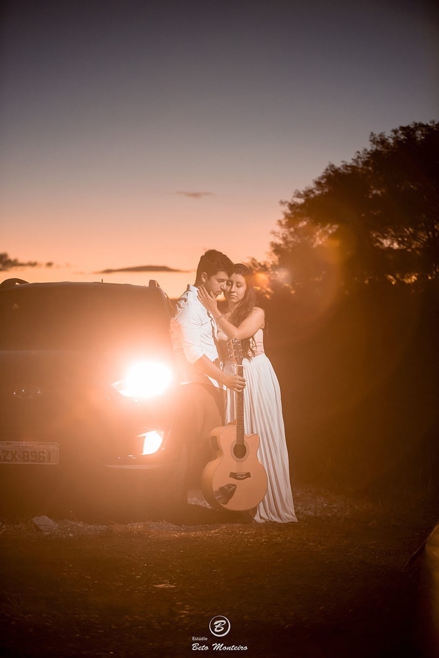Casamento - Pré-Casamento - Pré-wedding - Trash the dress - Book de casal - Sessão de noivos - Estúdio Beto Monteiro - Curitiba - rio - montanha - floresta - violão - cantora - ceu azul - recanto dos papagaios - palmeira - Clarissa Bastos e Lucas Moreno