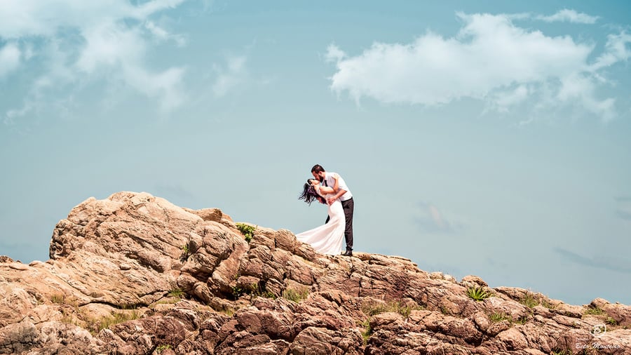 Book Pré-Casamento - Book Pré-wedding - Trash the dress - Book de casal - Sessão de noivos - Save the date - Estúdio Beto Monteiro - Curitiba - montanha - ceu azul - ilha do mel