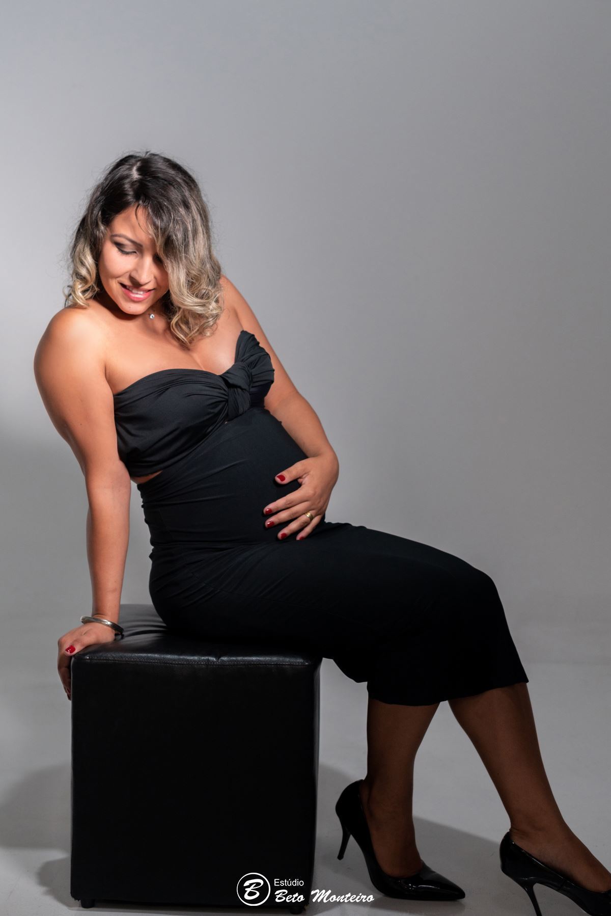 Book Gestante e Família em Curitiba - Book de gestante em estúdio - ensaio de gestante - book em estúdio - sessão fotográfica - Grávida - Gestação - Estúdio Beto Monteiro - Vanessa - Danilo - Isis