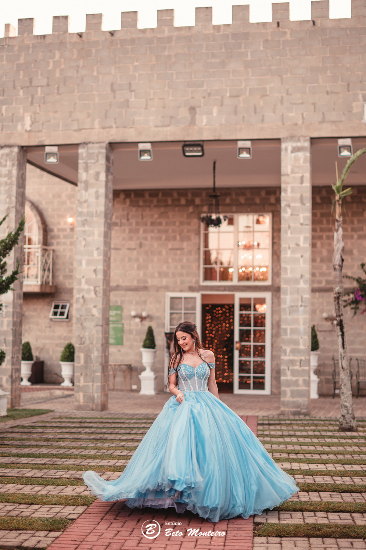 Aniversário de 15 anos - Foto e Filmagem - Debutante - Estúdio Beto Monteiro - Curitiba - fotografo de 15 anos - sessao de fotos - book de 15 anos - fotografo - Maria eduarda rossato - castello reale - pedro aquino - sol cerimonial - vestido azul