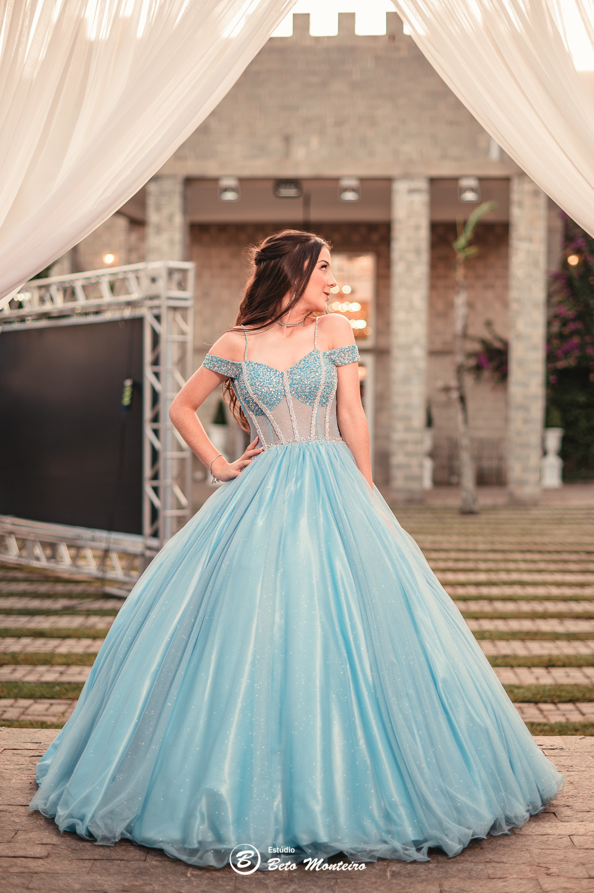 Aniversário de 15 anos - Foto e Filmagem - Debutante - Estúdio Beto Monteiro - Curitiba - fotografo de 15 anos - sessao de fotos - book de 15 anos - fotografo - Maria eduarda rossato - castello reale - pedro aquino - sol cerimonial - vestido azul