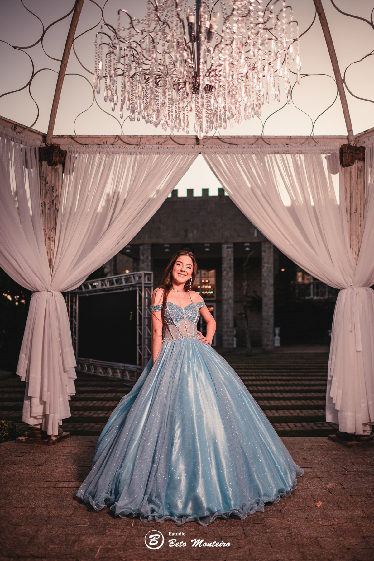 Aniversário de 15 anos - Foto e Filmagem - Debutante - Estúdio Beto Monteiro - Curitiba - fotografo de 15 anos - sessao de fotos - book de 15 anos - fotografo - Maria eduarda rossato - castello reale - pedro aquino - sol cerimonial - vestido azul