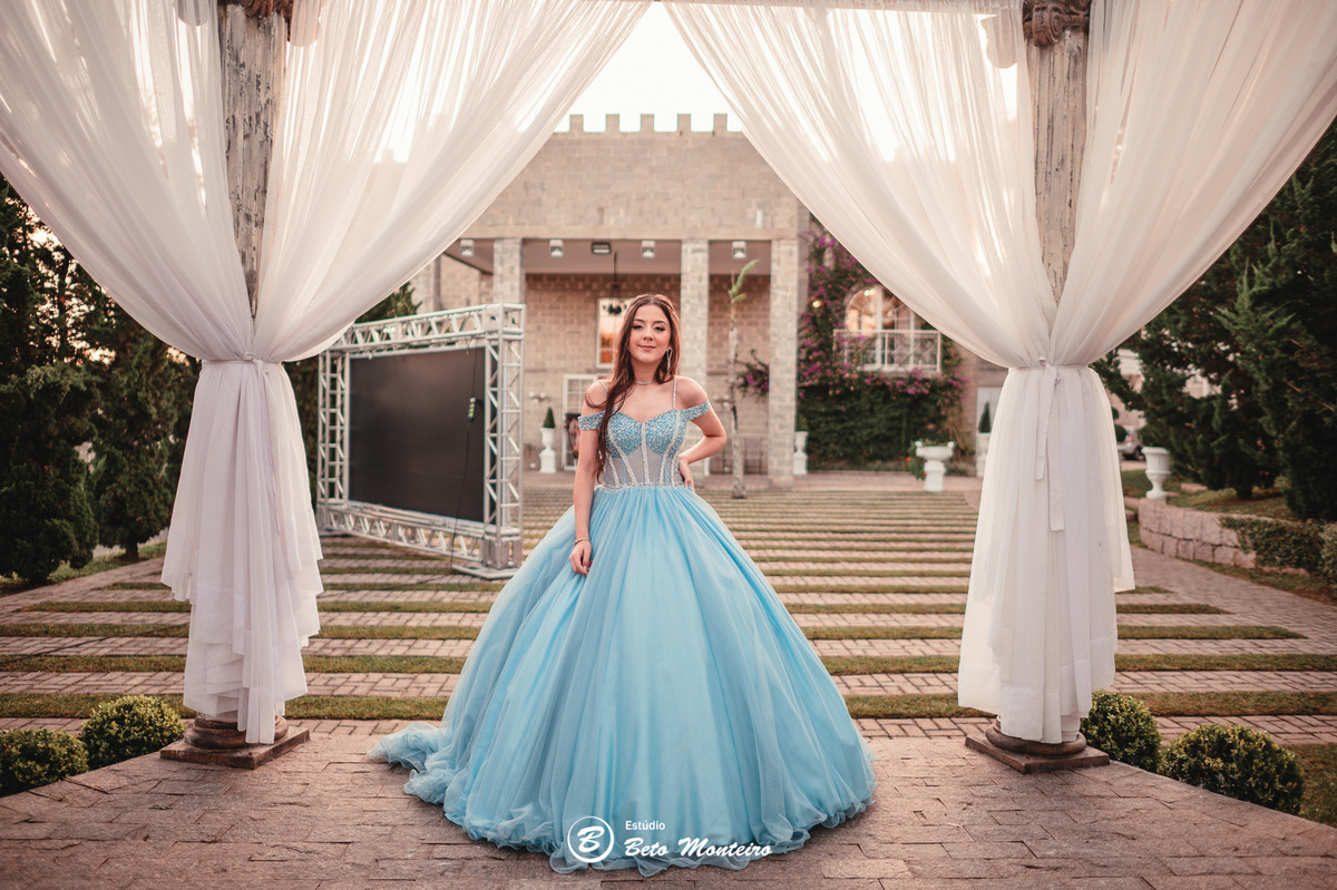 Aniversário de 15 anos - Foto e Filmagem - Debutante - Estúdio Beto Monteiro - Curitiba - fotografo de 15 anos - sessao de fotos - book de 15 anos - fotografo - Maria eduarda rossato - castello reale - pedro aquino - sol cerimonial - vestido azul