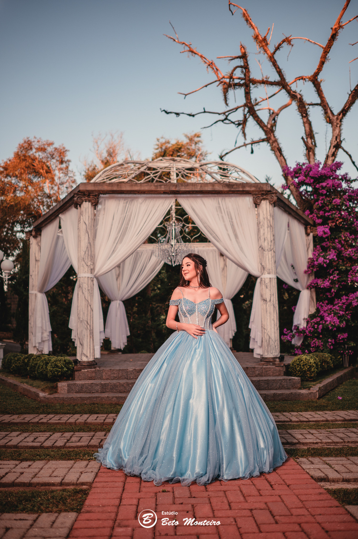 Aniversário de 15 anos - Foto e Filmagem - Debutante - Estúdio Beto Monteiro - Curitiba - fotografo de 15 anos - sessao de fotos - book de 15 anos - fotografo - Maria eduarda rossato - castello reale - pedro aquino - sol cerimonial - vestido azul