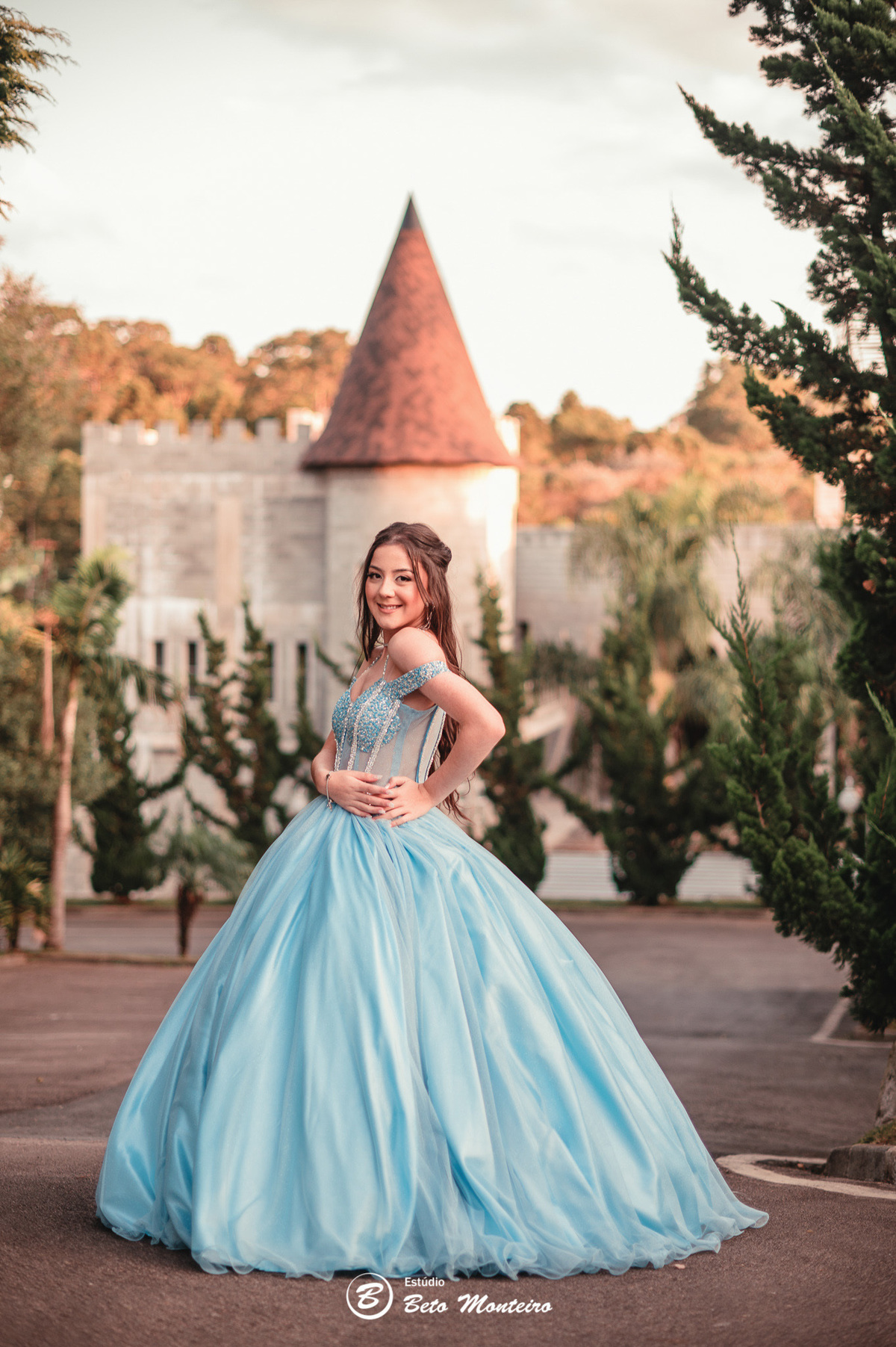 Aniversário de 15 anos - Foto e Filmagem - Debutante - Estúdio Beto Monteiro - Curitiba - fotografo de 15 anos - sessao de fotos - book de 15 anos - fotografo - Maria eduarda rossato - castello reale - pedro aquino - sol cerimonial - vestido azul
