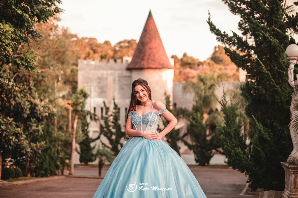 Aniversário de 15 anos - Foto e Filmagem - Debutante - Estúdio Beto Monteiro - Curitiba - fotografo de 15 anos - sessao de fotos - book de 15 anos - fotografo - Maria eduarda rossato - castello reale - pedro aquino - sol cerimonial - vestido azul