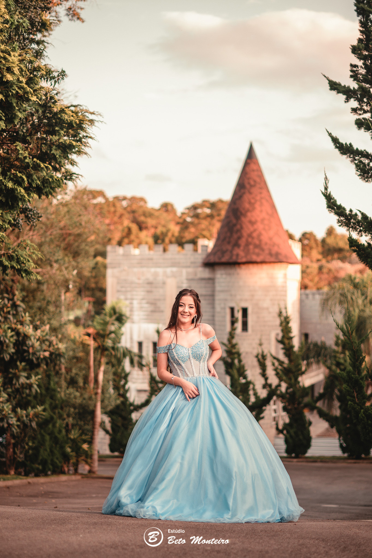 Aniversário de 15 anos - Foto e Filmagem - Debutante - Estúdio Beto Monteiro - Curitiba - fotografo de 15 anos - sessao de fotos - book de 15 anos - fotografo - Maria eduarda rossato - castello reale - pedro aquino - sol cerimonial - vestido azul