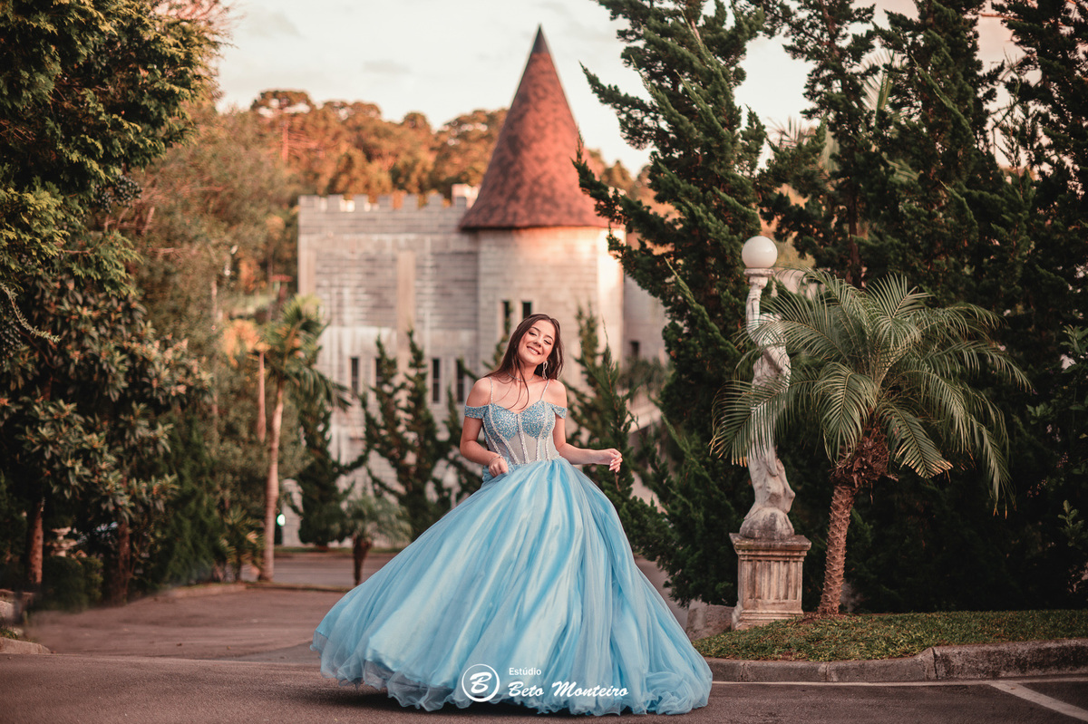 Aniversário de 15 anos - Foto e Filmagem - Debutante - Estúdio Beto Monteiro - Curitiba - fotografo de 15 anos - sessao de fotos - book de 15 anos - fotografo - Maria eduarda rossato - castello reale - pedro aquino - sol cerimonial - vestido azul