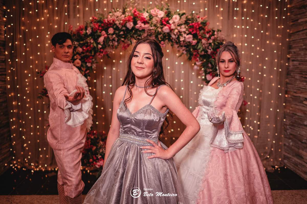 Aniversário de 15 anos - Foto e Filmagem - Debutante - Estúdio Beto Monteiro - Curitiba - fotografo de 15 anos - sessao de fotos - book de 15 anos - fotografo - Maria eduarda rossato - castello reale - pedro aquino - sol cerimonial - vestido azul