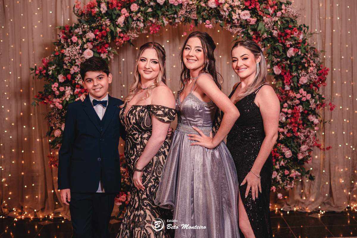 Aniversário de 15 anos - Foto e Filmagem - Debutante - Estúdio Beto Monteiro - Curitiba - fotografo de 15 anos - sessao de fotos - book de 15 anos - fotografo - Maria eduarda rossato - castello reale - pedro aquino - sol cerimonial - vestido azul