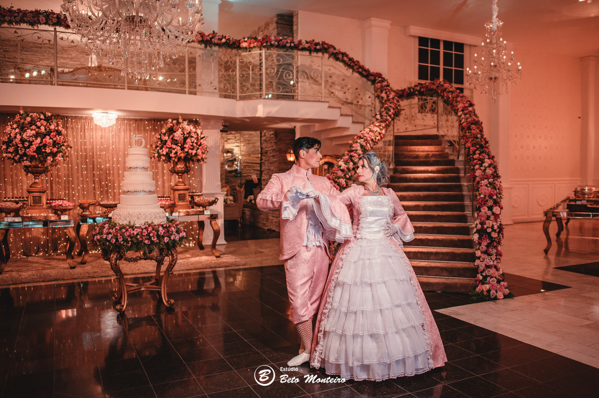 Aniversário de 15 anos - Foto e Filmagem - Debutante - Estúdio Beto Monteiro - Curitiba - fotografo de 15 anos - sessao de fotos - book de 15 anos - fotografo - Maria eduarda rossato - castello reale - pedro aquino - sol cerimonial - vestido azul
