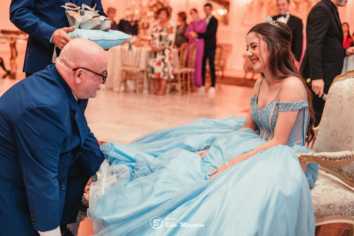 Aniversário de 15 anos - Foto e Filmagem - Debutante - Estúdio Beto Monteiro - Curitiba - fotografo de 15 anos - sessao de fotos - book de 15 anos - fotografo - Maria eduarda rossato - castello reale - pedro aquino - sol cerimonial - vestido azul