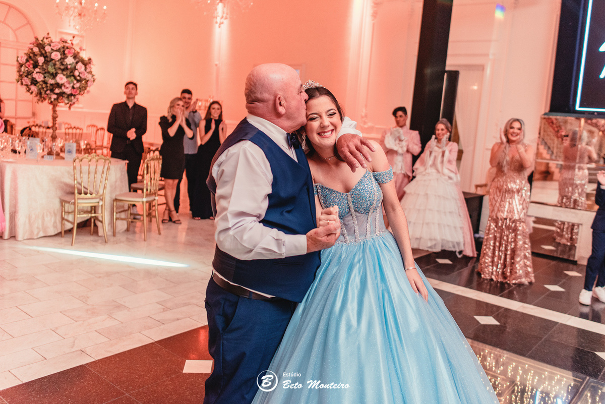 Aniversário de 15 anos - Foto e Filmagem - Debutante - Estúdio Beto Monteiro - Curitiba - fotografo de 15 anos - sessao de fotos - book de 15 anos - fotografo - Maria eduarda rossato - castello reale - pedro aquino - sol cerimonial - vestido azul