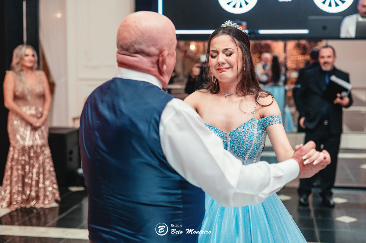 Aniversário de 15 anos - Foto e Filmagem - Debutante - Estúdio Beto Monteiro - Curitiba - fotografo de 15 anos - sessao de fotos - book de 15 anos - fotografo - Maria eduarda rossato - castello reale - pedro aquino - sol cerimonial - vestido azul