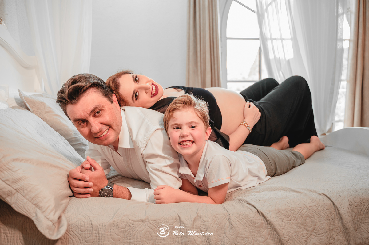 Book Gestante e Família em Curitiba - Book gestante Colombo - Book de gestante lifestyle - Fotos ao ar livre - Grávida - Gestação - Book de gestante - Estúdio Beto Monteiro - Castello Reale - Bruna