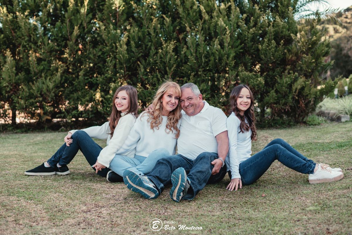 Aniversário de 15 anos - Foto e Filmagem - Debutante - Estúdio Beto Monteiro - Curitiba - fotografo de 15 anos - fotógrafa - sessão de fotos - book de fotos - book de 15 anos - chácara ienkot - vestido de debutante - Mariana