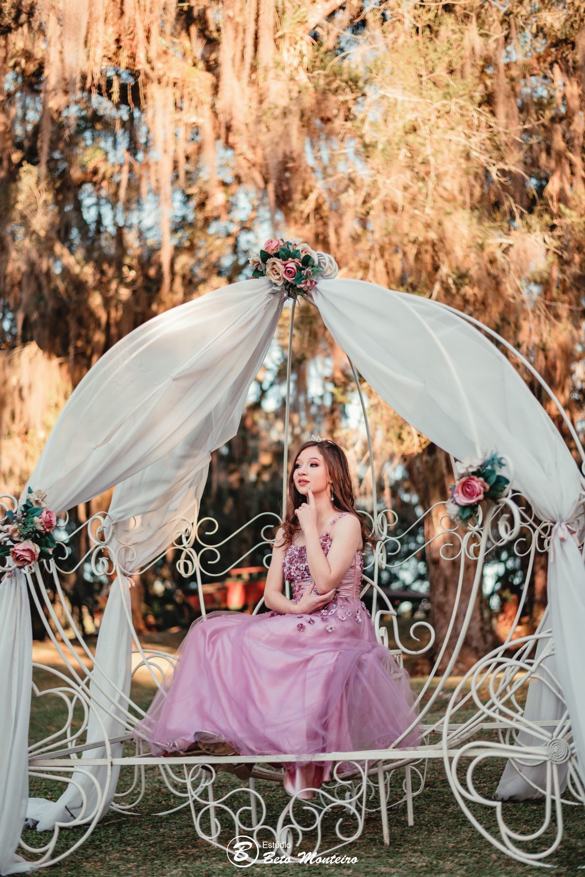 Aniversário de 15 anos - Foto e Filmagem - Debutante - Estúdio Beto Monteiro - Curitiba - fotografo de 15 anos - fotógrafa - sessão de fotos - book de fotos - book de 15 anos - chácara ienkot - vestido de debutante - Mariana