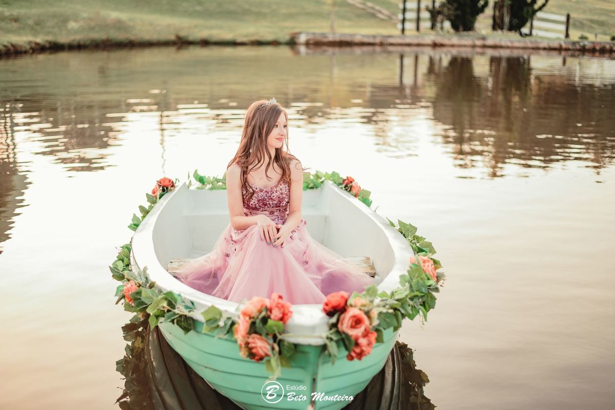 Aniversário de 15 anos - Foto e Filmagem - Debutante - Estúdio Beto Monteiro - Curitiba - fotografo de 15 anos - fotógrafa - sessão de fotos - book de fotos - book de 15 anos - chácara ienkot - vestido de debutante - Mariana