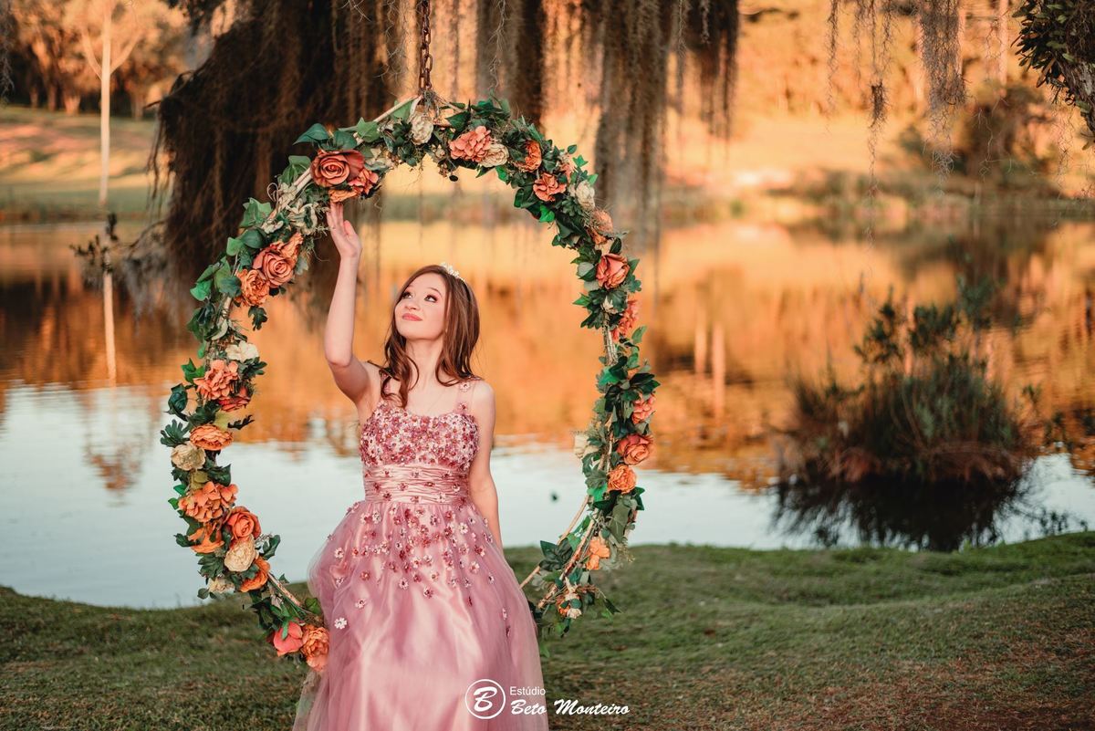 Aniversário de 15 anos - Foto e Filmagem - Debutante - Estúdio Beto Monteiro - Curitiba - fotografo de 15 anos - fotógrafa - sessão de fotos - book de fotos - book de 15 anos - chácara ienkot - vestido de debutante - Mariana