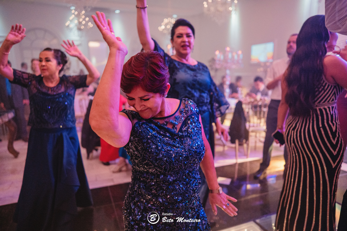 fotografo de casamento - videos de casamento - filmagem - casamento - cinegrafista - filmmaker - wedding - produtora - curitiba - estudio beto monteiro - casal - pre wedding - emma e carlos - castello reale - colombo - casamento externo
