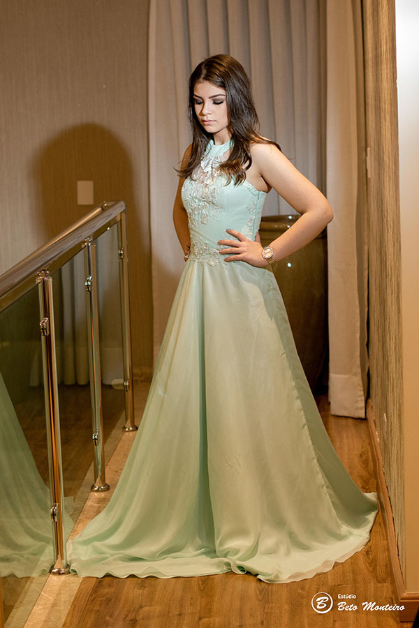 Book - 15 anos - Giullia Camila Londrina - Externa - Estúdio Beto Monteiro - Vestido - Lustre