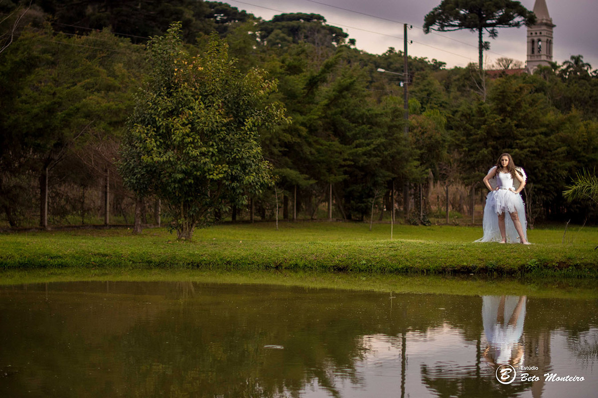 book de fotos - maria eduarda - estúdio e externa - curitiba - campo largo - chacara - country - preto e branco - fotografia - fotografo - estudio beto monteiro - lago - igreja