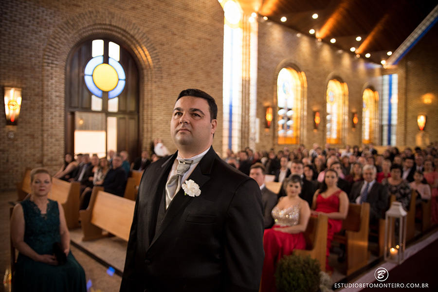 Casamento Nayara e Angelo - Mansão Merano - Curitiba - Fotografia e Filmagem - Estudio Beto Monteiro - noivo no altar