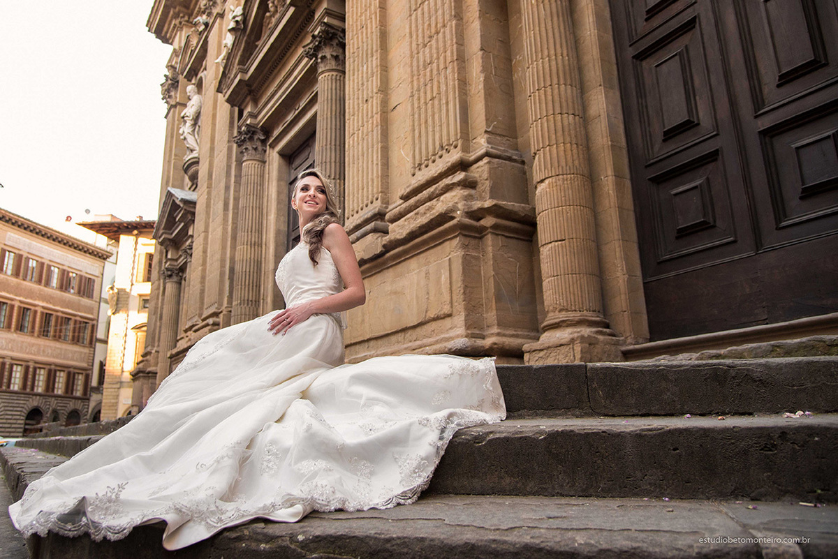 Lucrezia e Stefano fotografia em florenca italia europa - fotografo na europa - casamento europa - casal - noivo - noiva - wedding - estudio beto monteiro - noivo e noiva externa construção antiga medieval pedras