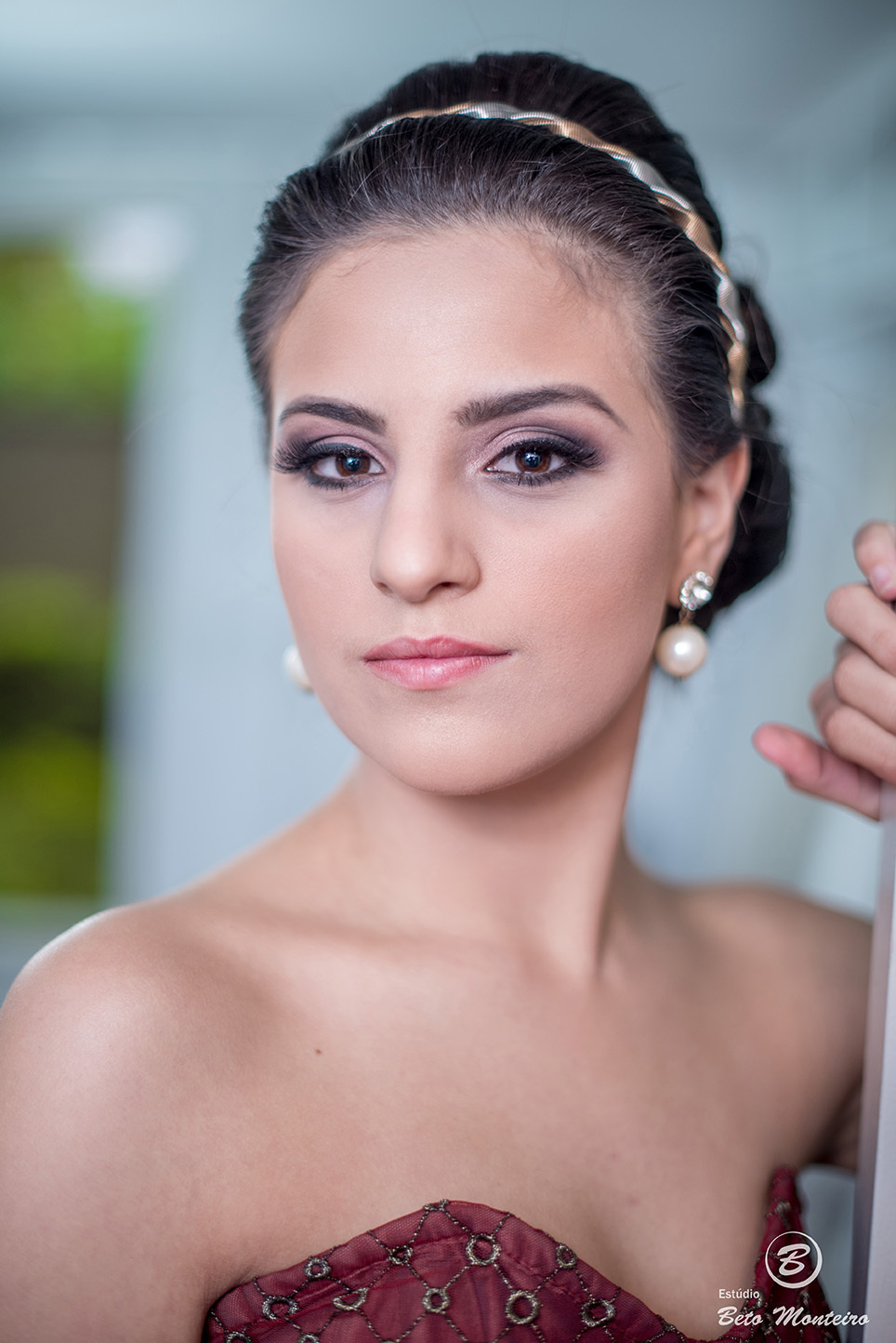 fotografo 15 anos curitiba - cinegrafista 15 anos curitiba - 15 anos curitiba - debutante - aniversario de 15 anos - manuela correa - fotografia - book de fotos - curitiba - estudio beto monteiro - casa donaire - vestido vermelho com dourado