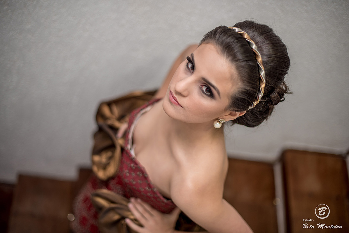 fotografo 15 anos curitiba - cinegrafista 15 anos curitiba - 15 anos curitiba - debutante - aniversario de 15 anos - manuela correa - fotografia - book de fotos - curitiba - estudio beto monteiro - casa donaire - vestido vermelho com dourado
