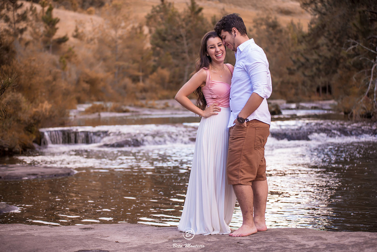 Casamento - Pré-Casamento - Pré-wedding - Trash the dress - Book de casal - Sessão de noivos - Estúdio Beto Monteiro - Curitiba - rio - montanha - floresta - violão - cantora - ceu azul - recanto dos papagaios - palmeira - Clarissa Bastos e Lucas Moreno