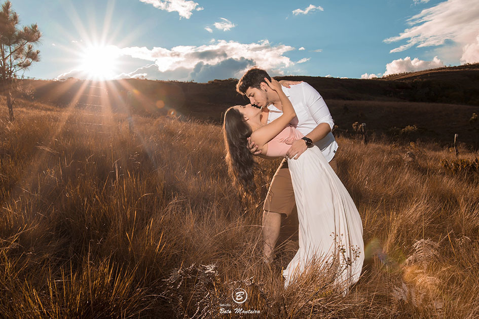 Casamento - Pré-Casamento - Pré-wedding - Trash the dress - Book de casal - Sessão de noivos - Estúdio Beto Monteiro - Curitiba - rio - montanha - floresta - violão - cantora - ceu azul - recanto dos papagaios - palmeira - Clarissa Bastos e Lucas Moreno