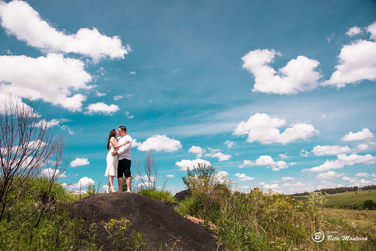 Casamento - Wedding - Pré-Casamento - Cobertura de casamento - foto e filmagem de casamento - Wedding Day - Pré-Wedding - Trash the dress - Estúdio Beto Monteiro - Curitiba - Recanto dos Papagaios - Palmeira - Céu azul - casal de branco