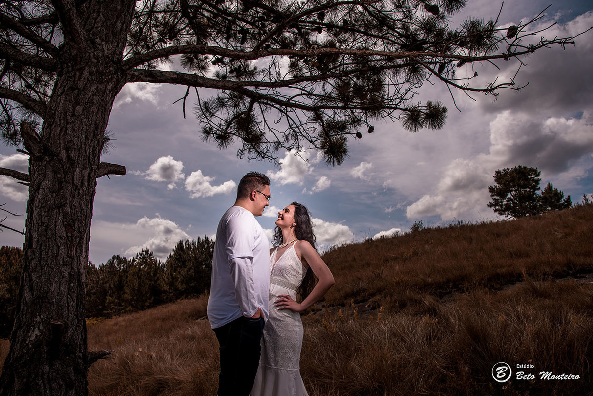 Casamento - Wedding - Pré-Casamento - Cobertura de casamento - foto e filmagem de casamento - Wedding Day - Pré-Wedding - Trash the dress - Estúdio Beto Monteiro - Curitiba - Recanto dos Papagaios - Palmeira - natureza verde - casal de branco