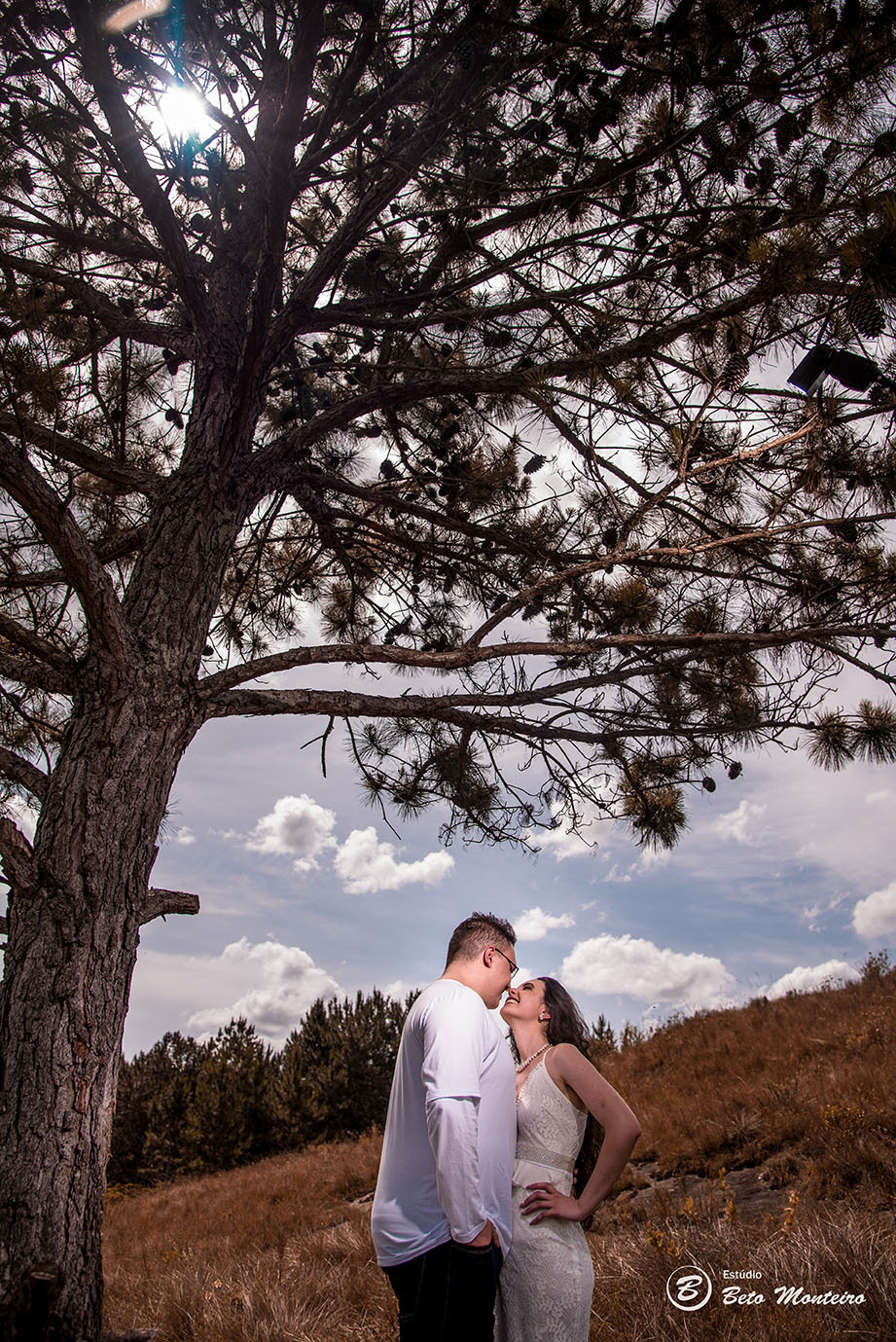 Casamento - Wedding - Pré-Casamento - Cobertura de casamento - foto e filmagem de casamento - Wedding Day - Pré-Wedding - Trash the dress - Estúdio Beto Monteiro - Curitiba - Recanto dos Papagaios - Palmeira - natureza verde - casal de branco