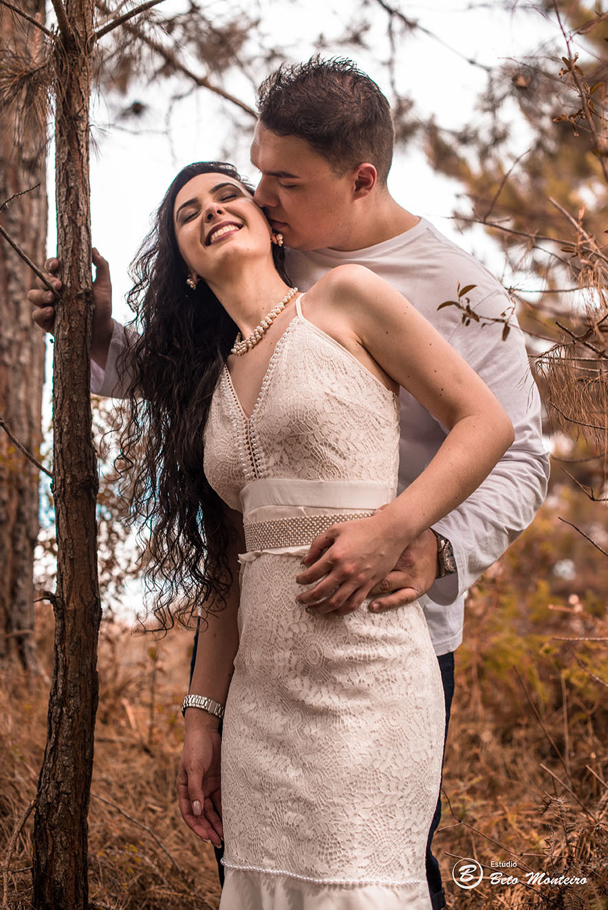 Casamento - Wedding - Pré-Casamento - Cobertura de casamento - foto e filmagem de casamento - Wedding Day - Pré-Wedding - Trash the dress - Estúdio Beto Monteiro - Curitiba - Recanto dos Papagaios - Palmeira - natureza verde - casal de branco