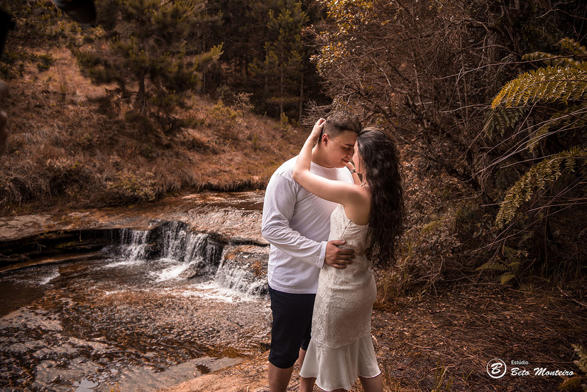 Casamento - Wedding - Pré-Casamento - Cobertura de casamento - foto e filmagem de casamento - Wedding Day - Pré-Wedding - Trash the dress - Estúdio Beto Monteiro - Curitiba - Recanto dos Papagaios - Palmeira - natureza verde - casal de branco