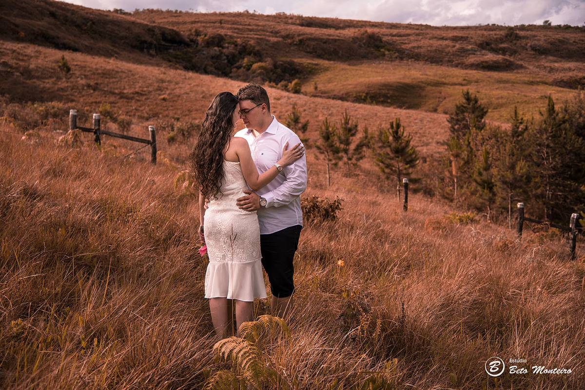 Casamento - Wedding - Pré-Casamento - Cobertura de casamento - foto e filmagem de casamento - Wedding Day - Pré-Wedding - Trash the dress - Estúdio Beto Monteiro - Curitiba - Recanto dos Papagaios - Palmeira - natureza verde - casal de branco