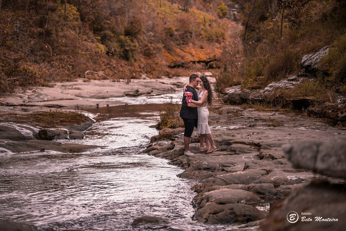 Casamento - Wedding - Pré-Casamento - Cobertura de casamento - foto e filmagem de casamento - Wedding Day - Pré-Wedding - Trash the dress - Estúdio Beto Monteiro - Curitiba - Recanto dos Papagaios - Palmeira - natureza verde - casal de branco