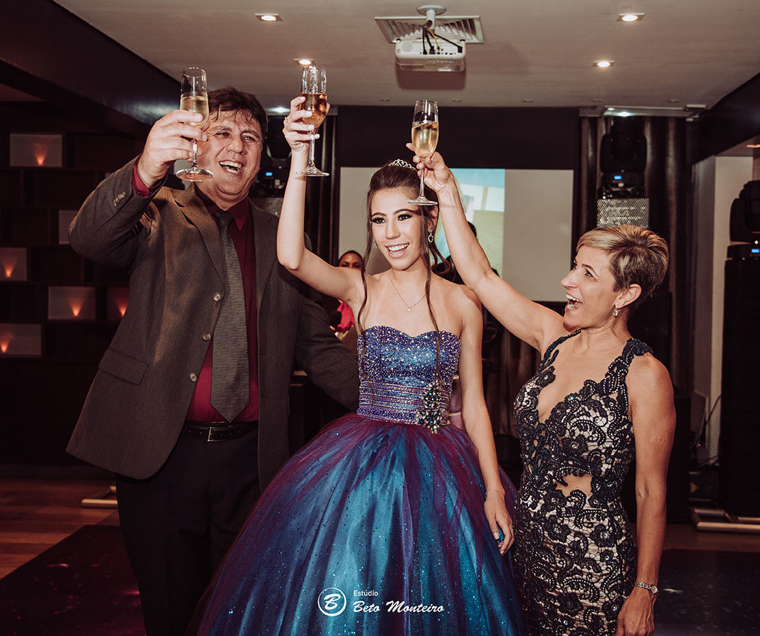 Aniversário de 15 anos - Cobertura fotografica - Cobertura de filmagem - Foto e Filmagem de 15 anos - Debutante - Estúdio Beto Monteiro - Curitiba - fotografo de 15 anos - ohana restaurante - Ananda lima makeup - pink cerimonial