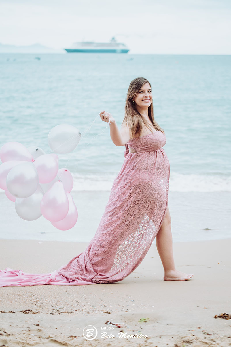 Laura Monteiro e Kleber - Isabela - Book Gestante e Familia em Curitiba - Vestido rosa - Praia - Laranjeiras - Balneario Camboriu - Book de gestante na praia - Fotos ao ar livre - Grávida - Gestação - Estudio Beto Monteiro