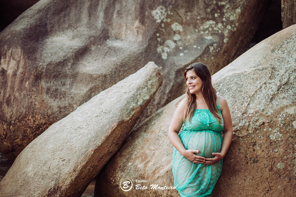 Laura Monteiro e Kleber - Isabela - Book Gestante e Familia em Curitiba - Vestido rosa - Praia - Laranjeiras - Balneario Camboriu - Book de gestante na praia - Fotos ao ar livre - Grávida - Gestação - Estudio Beto Monteiro