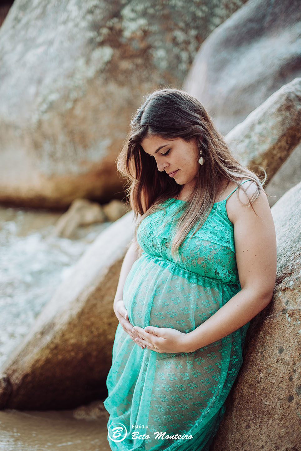 Laura Monteiro e Kleber - Isabela - Book Gestante e Familia em Curitiba - Vestido rosa - Praia - Laranjeiras - Balneario Camboriu - Book de gestante na praia - Fotos ao ar livre - Grávida - Gestação - Estudio Beto Monteiro