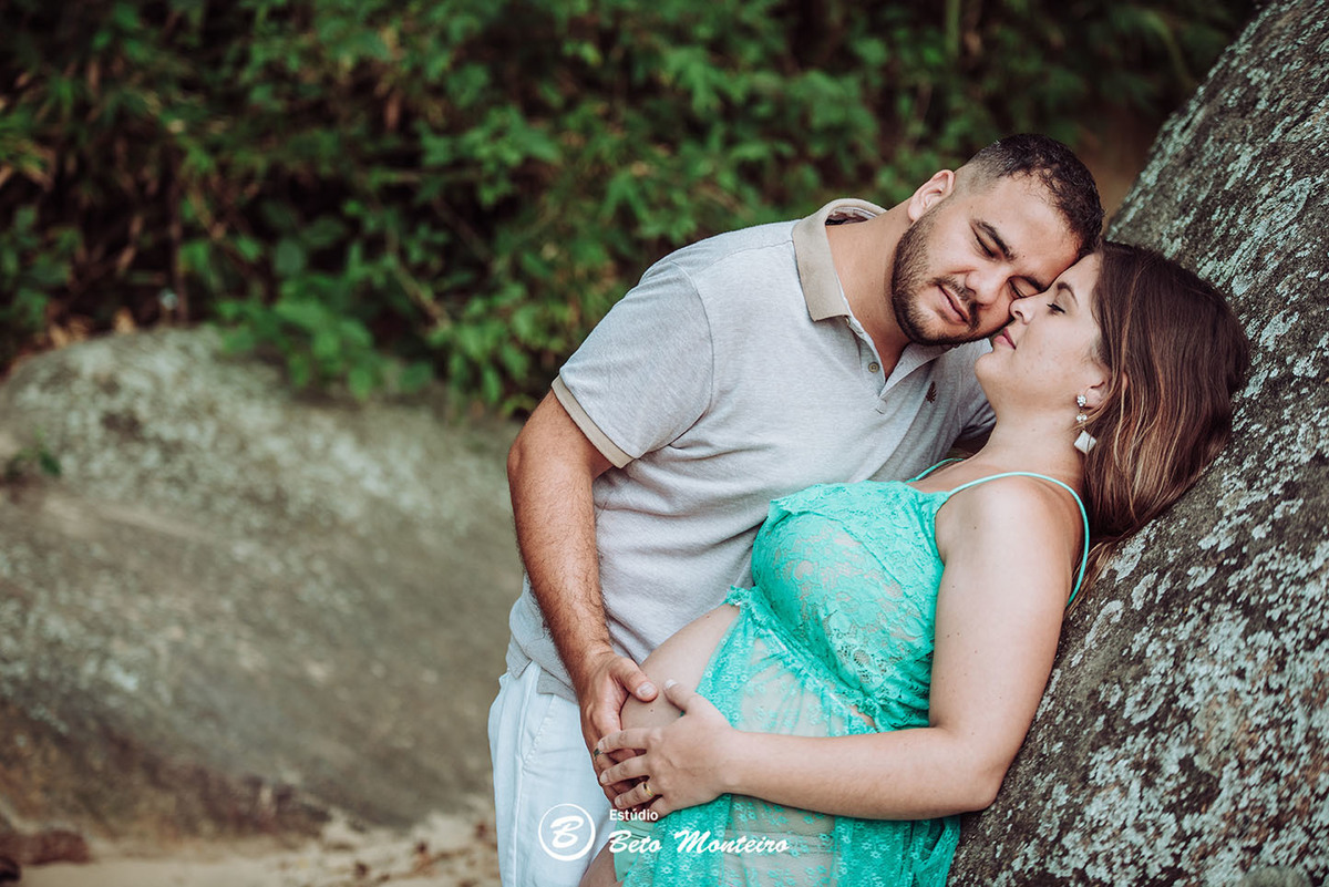 Laura Monteiro e Kleber - Isabela - Book Gestante e Familia em Curitiba - Vestido rosa - Praia - Laranjeiras - Balneario Camboriu - Book de gestante na praia - Fotos ao ar livre - Grávida - Gestação - Estudio Beto Monteiro