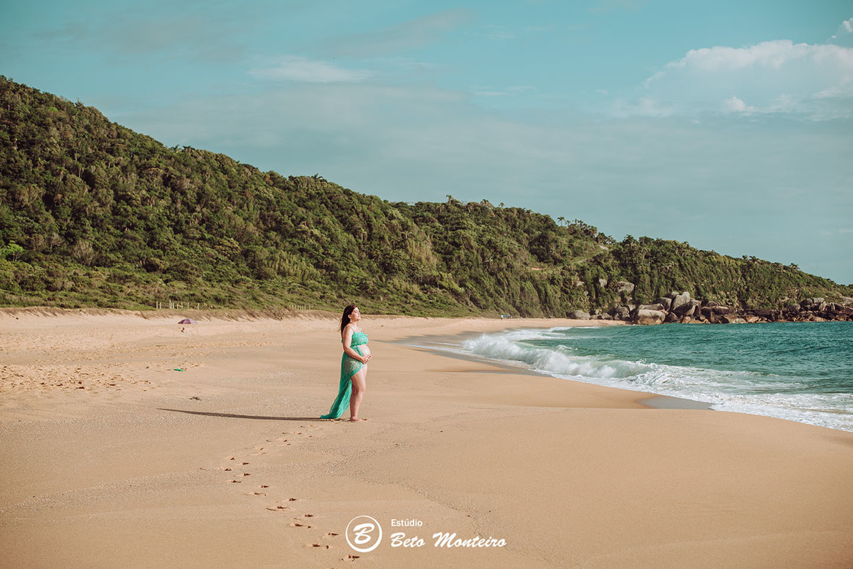 Laura Monteiro e Kleber - Isabela - Book Gestante e Familia em Curitiba - Vestido rosa - Praia - Laranjeiras - Balneario Camboriu - Book de gestante na praia - Fotos ao ar livre - Grávida - Gestação - Estudio Beto Monteiro