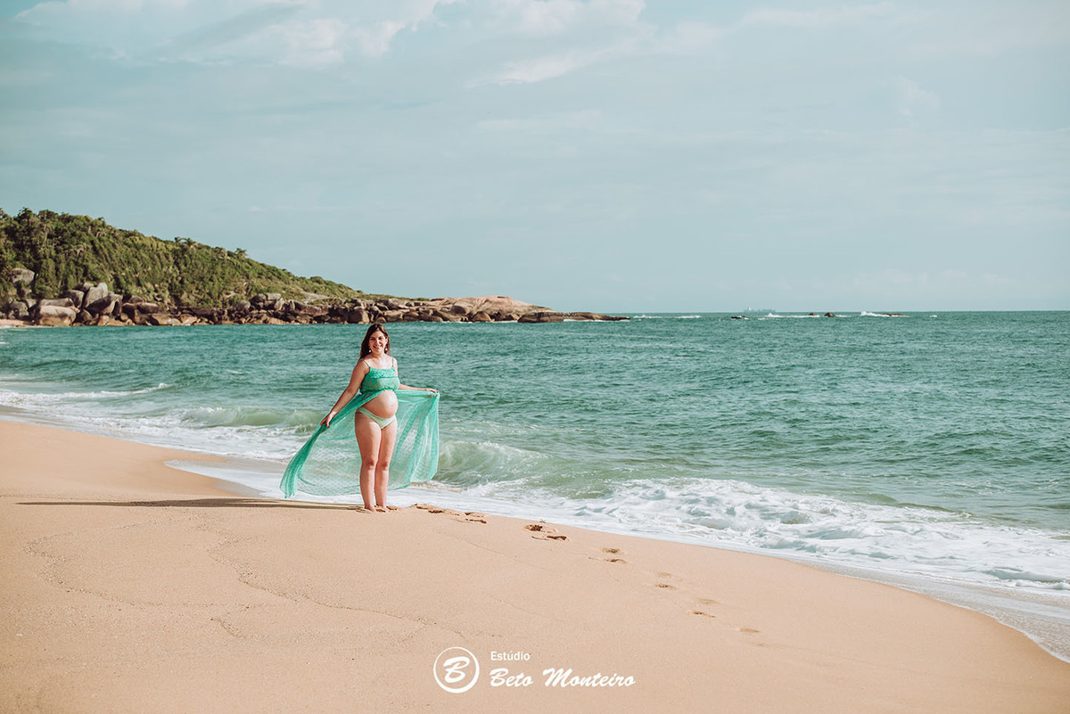 Laura Monteiro e Kleber - Isabela - Book Gestante e Familia em Curitiba - Vestido rosa - Praia - Laranjeiras - Balneario Camboriu - Book de gestante na praia - Fotos ao ar livre - Grávida - Gestação - Estudio Beto Monteiro