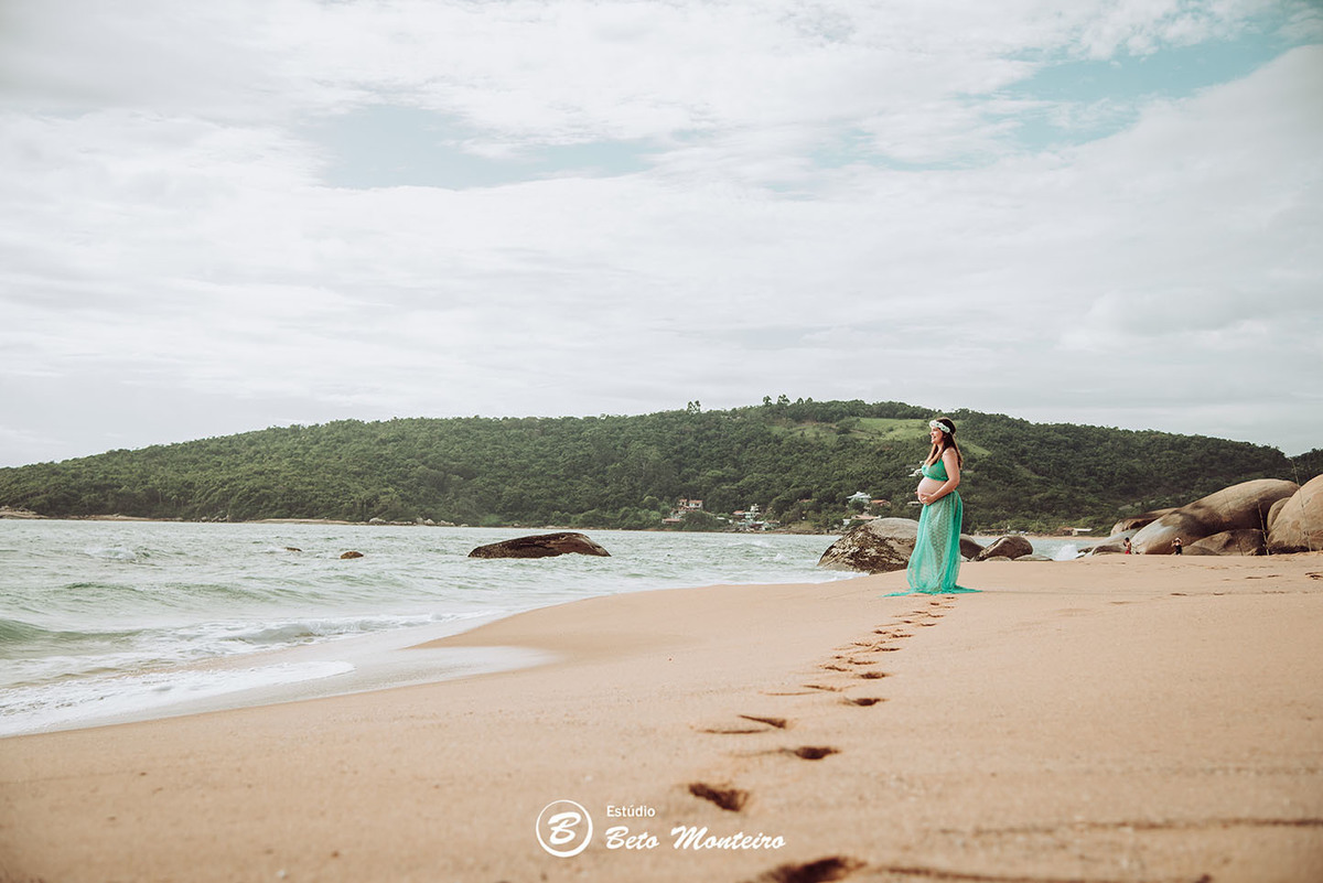 Laura Monteiro e Kleber - Isabela - Book Gestante e Familia em Curitiba - Vestido rosa - Praia - Laranjeiras - Balneario Camboriu - Book de gestante na praia - Fotos ao ar livre - Grávida - Gestação - Estudio Beto Monteiro