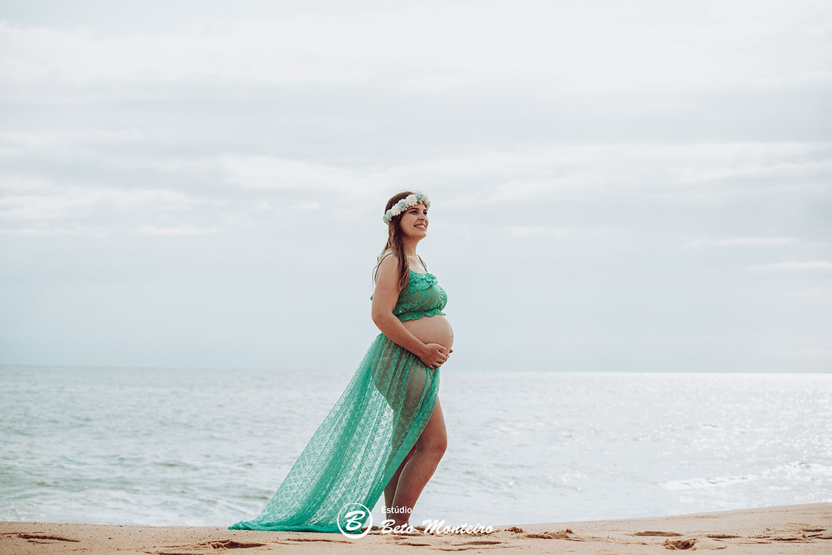 Laura Monteiro e Kleber - Isabela - Book Gestante e Familia em Curitiba - Vestido rosa - Praia - Laranjeiras - Balneario Camboriu - Book de gestante na praia - Fotos ao ar livre - Grávida - Gestação - Estudio Beto Monteiro