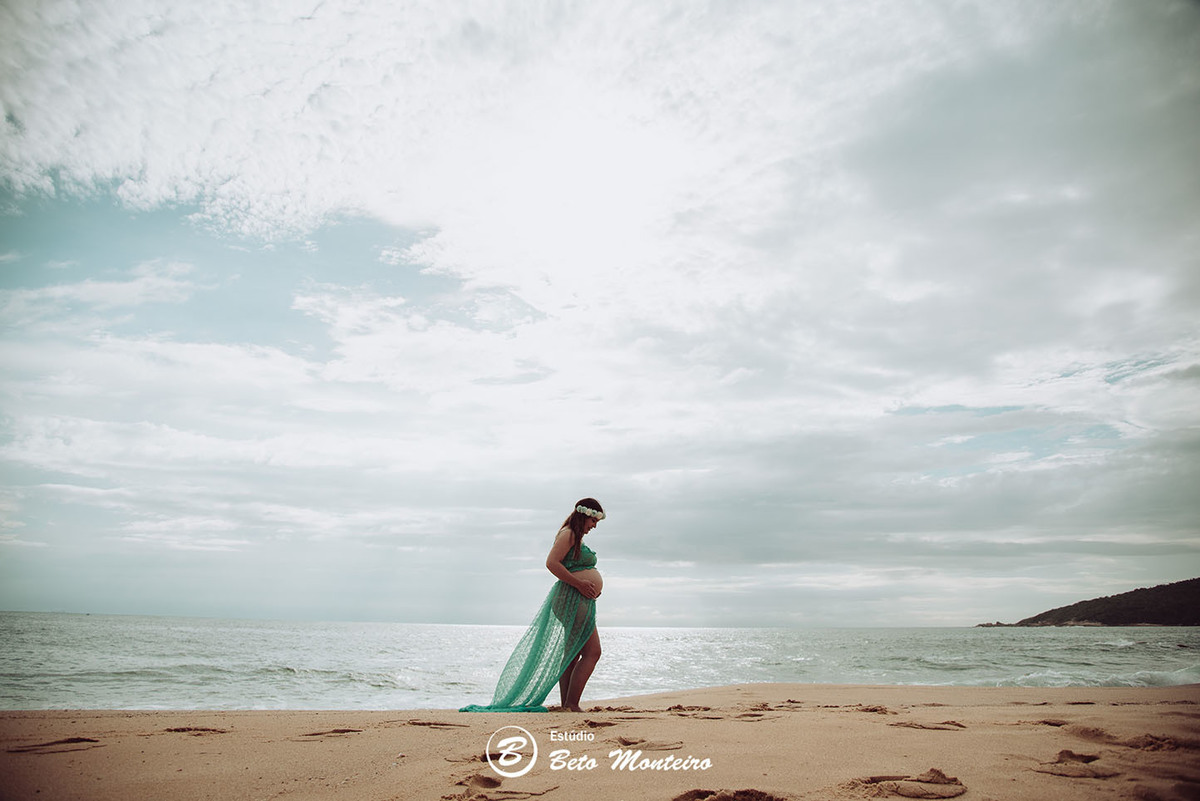Laura Monteiro e Kleber - Isabela - Book Gestante e Familia em Curitiba - Vestido rosa - Praia - Laranjeiras - Balneario Camboriu - Book de gestante na praia - Fotos ao ar livre - Grávida - Gestação - Estudio Beto Monteiro